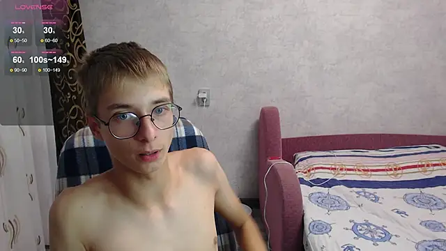 glasses cat online show from September 9, 2025, 2:55 am