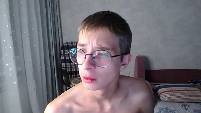 glasses cat online show from October 27, 2025, 9:30 pm