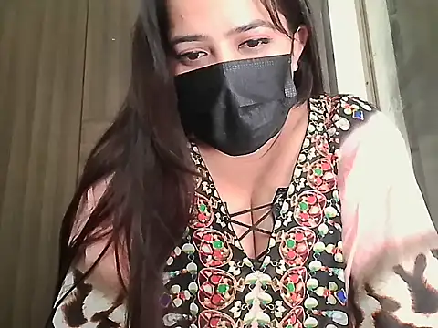 Snapshot of Queen_Pari87 chatting on November 16, 2025, 8:53 am Queen Pari87 online show from November 16, 2025, 8:53 am