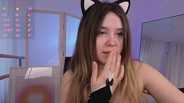 Lina Glow online show from April 15, 2026, 6:42 am