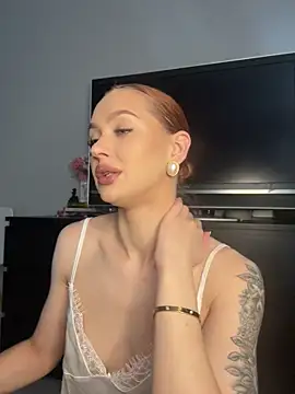 Snapshot of LittleFox___ chatting on April 23, 2026, 6:58 am LittleFox online show from April 23, 2026, 6:58 am