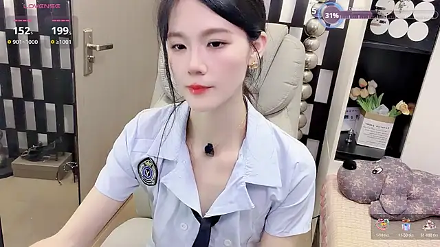 Snapshot of Yueyue-MM chatting on May 6, 2026, 2:00 pm Yueyue-MM online show from May 6, 2026, 2:00 pm