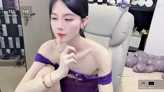 Snapshot of Yueyue-MM chatting on May 8, 2026, 2:22 pm Yueyue-MM online show from May 8, 2026, 2:22 pm
