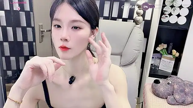 Snapshot of Yueyue-MM chatting on May 21, 2026, 2:24 pm Yueyue-MM online show from May 21, 2026, 2:24 pm