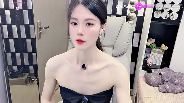 Snapshot of Yueyue-MM chatting on June 5, 2026, 7:03 am Yueyue-MM online show from June 5, 2026, 7:03 am