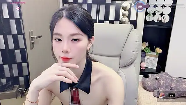 Snapshot of Yueyue-MM chatting on June 12, 2026, 3:05 am Yueyue-MM online show from June 12, 2026, 3:05 am