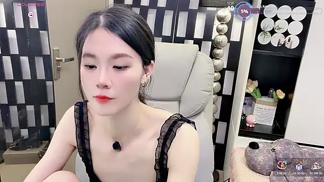 Snapshot of Yueyue-MM chatting on June 21, 2026, 2:30 pm Yueyue-MM online show from June 21, 2026, 2:30 pm