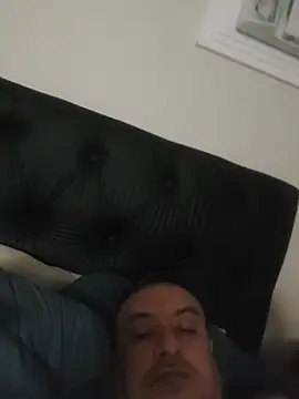 andrerj22 online show from May 14, 2026, 3:46 am