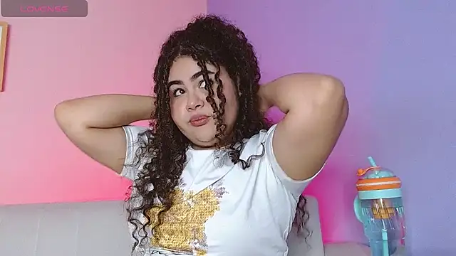 lourdes moon22 online show from October 16, 2025, 1:01 pm