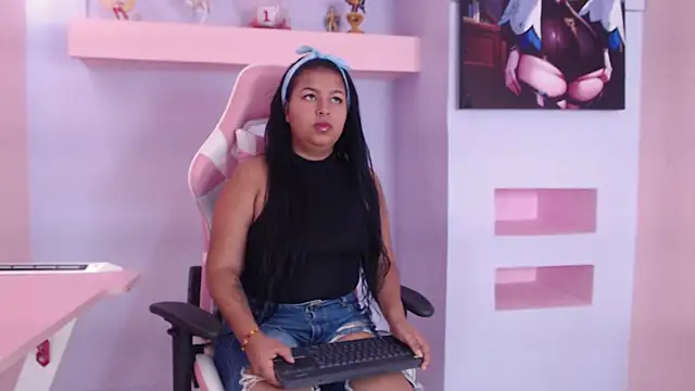 Snapshot of AlahiaJoness chatting on October 1, 2025, 3:56 am AlahiaJoness online show from October 1, 2025, 3:56 am