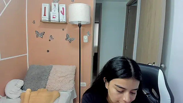 valerihouse online show from December 14, 2024, 10:28 pm