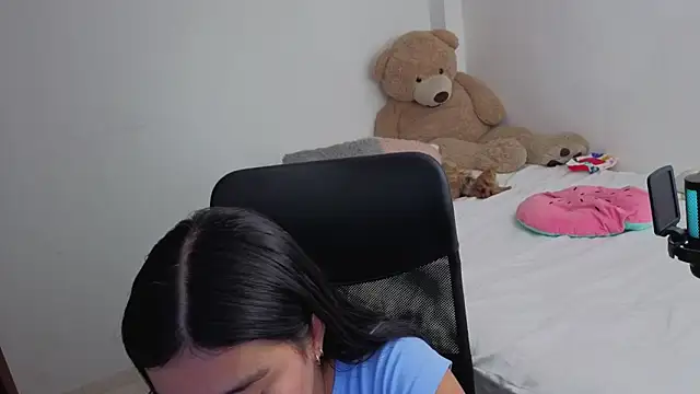 valerihouse online show from April 5, 2026, 1:03 am