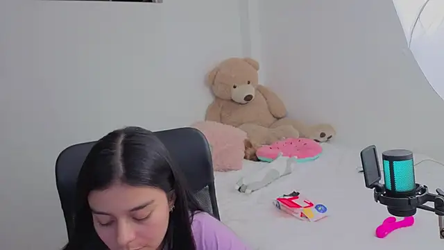 valerihouse online show from April 7, 2026, 1:06 am