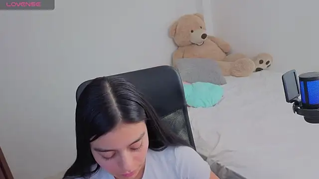 valerihouse online show from April 23, 2026, 2:02 am