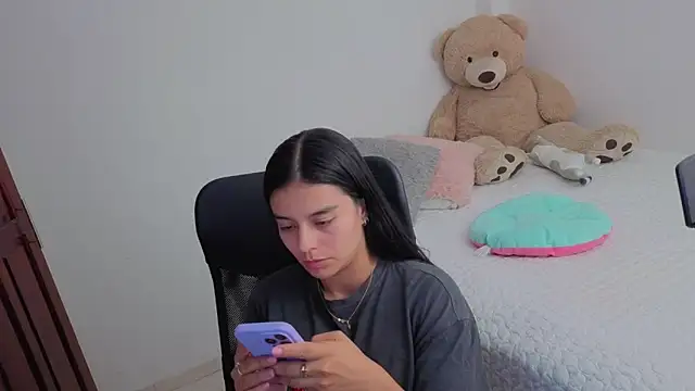 valerihouse online show from April 25, 2026, 1:30 am