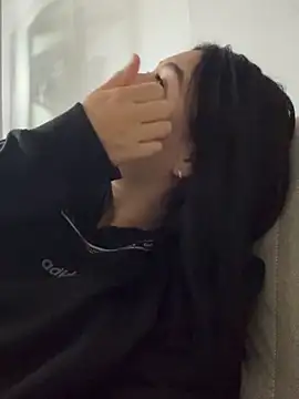 Scarlett 12 online show from September 15, 2025, 11:43 am