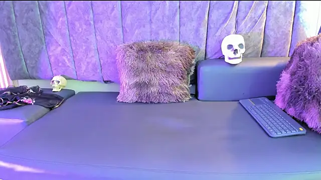 Rowan Mills online show from September 30, 2025, 8:25 pm