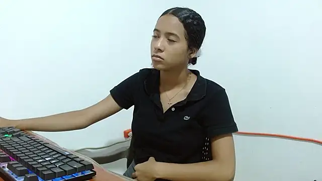 Snapshot of Aura_teen_hot chatting on October 7, 2025, 11:35 pm Aura teen hot online show from October 7, 2025, 11:35 pm