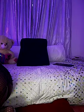 AmyRoss 1 online show from November 11, 2025, 5:46 pm