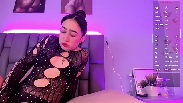 Niicolle Evanss online show from September 13, 2025, 1:22 pm