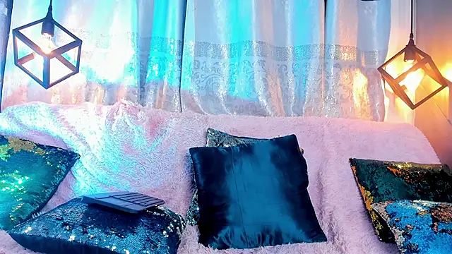 Snapshot of Cristal_Gem1 chatting on January 10, 2026, 12:01 am Cristal Gem1 online show from January 10, 2026, 12:01 am
