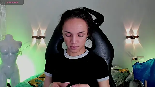 Snapshot of Cristal_Gem1 chatting on March 8, 2026, 6:01 pm Cristal Gem1 online show from March 8, 2026, 6:01 pm