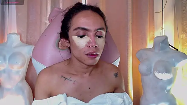 Snapshot of Cristal_Gem1 chatting on April 17, 2026, 8:45 pm Cristal Gem1 online show from April 17, 2026, 8:45 pm