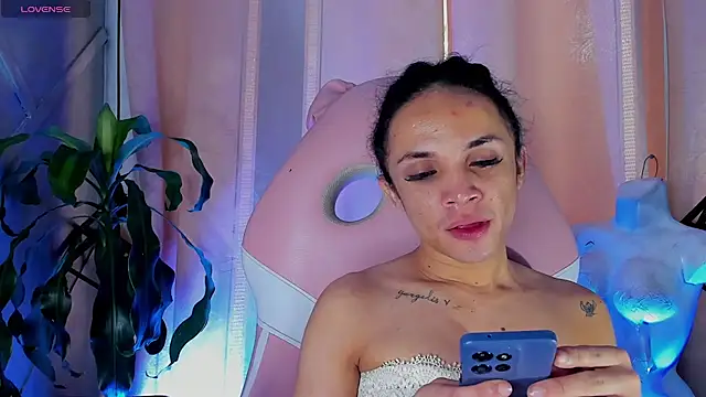 Snapshot of Cristal_Gem1 chatting on June 25, 2026, 7:51 pm Cristal Gem1 online show from June 25, 2026, 7:51 pm