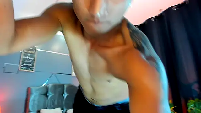 Snapshot of oliver_mr_ chatting on October 31, 2025, 9:49 pm oliver mr online show from October 31, 2025, 9:49 pm