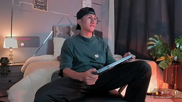 Snapshot of oliver_mr_ chatting on November 17, 2025, 8:14 pm oliver mr online show from November 17, 2025, 8:14 pm