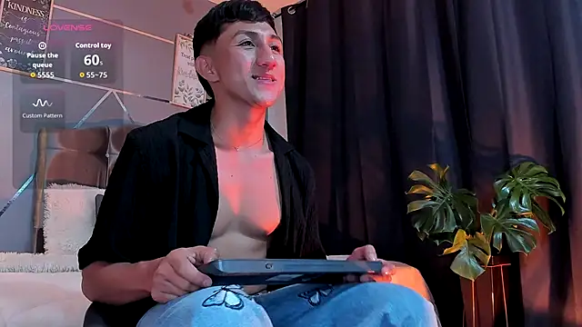 Snapshot of oliver_mr_ chatting on December 1, 2025, 8:14 pm oliver mr online show from December 1, 2025, 8:14 pm