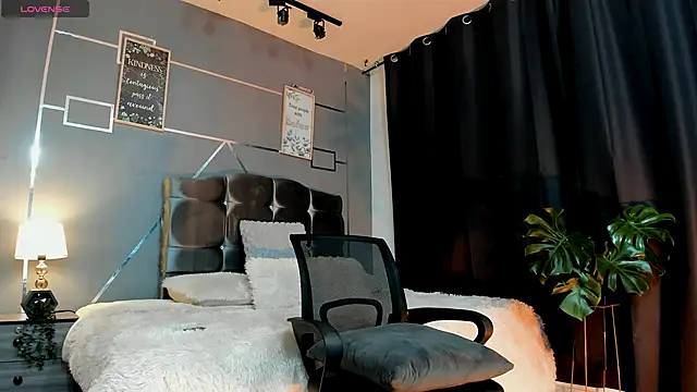 Snapshot of oliver_mr_ chatting on December 4, 2025, 8:28 pm oliver mr online show from December 4, 2025, 8:28 pm