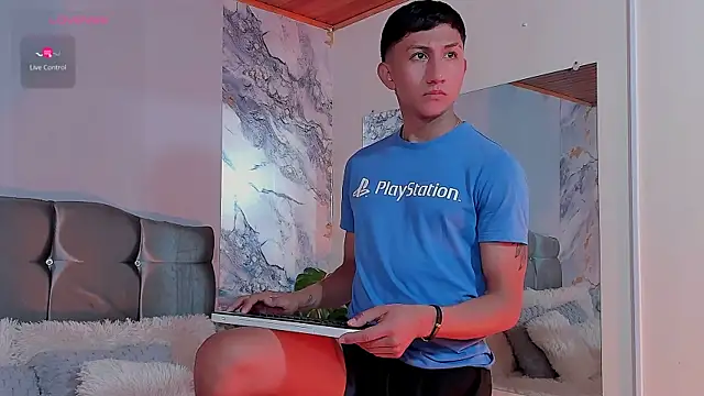 Snapshot of oliver_mr_ chatting on January 15, 2026, 8:45 pm oliver mr online show from January 15, 2026, 8:45 pm