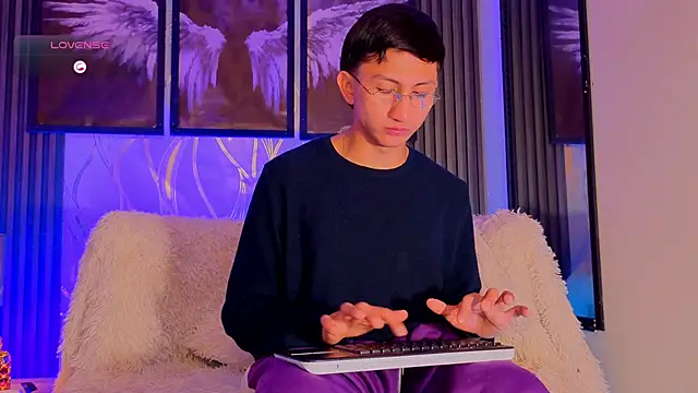 oliver mr  online show from March 27, 2026, 7:35 pm