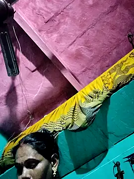 Pooja750 online show from November 4, 2025, 6:40 pm