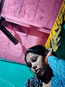 Pooja750 online show from November 17, 2025, 10:26 pm