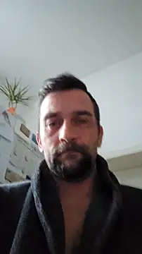 Snapshot of DeinSpielzeug chatting on December 1, 2025, 7:35 am DeinSpielzeug online show from December 1, 2025, 7:35 am