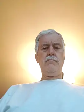 Snapshot of slaveman4you chatting on November 4, 2025, 4:17 pm slaveman4you online show from November 4, 2025, 4:17 pm