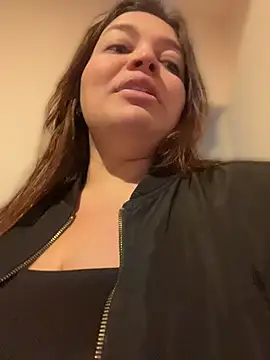 Snapshot of sarahreyess_11 chatting on May 19, 2026, 10:21 am sarahreyess 11 online show from May 19, 2026, 10:21 am