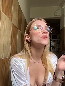 TeaseRosie online show from September 26, 2025, 9:35 am