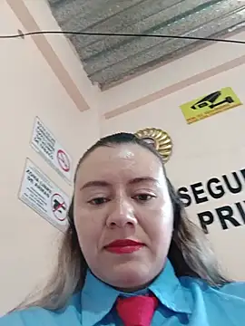 Snapshot of Hannah-colx chatting on June 7, 2026, 4:22 pm Hannah-colx online show from June 7, 2026, 4:22 pm