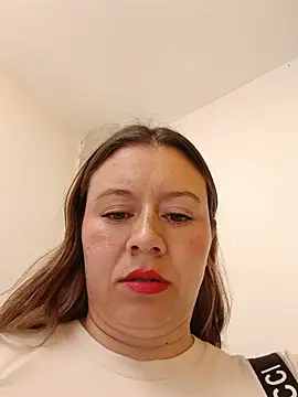 Snapshot of Hannah-colx chatting on June 24, 2026, 5:01 pm Hannah-colx online show from June 24, 2026, 5:01 pm