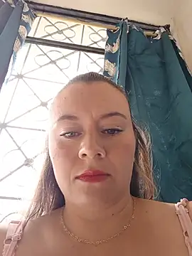 Snapshot of Hannah-colx chatting on June 25, 2026, 4:00 pm Hannah-colx online show from June 25, 2026, 4:00 pm