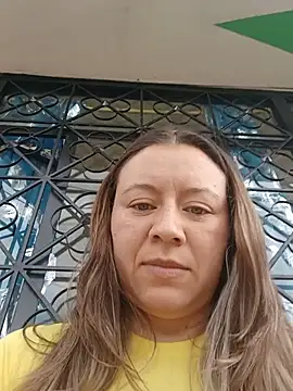Snapshot of Hannah-colx chatting on July 5, 2026, 6:37 pm Hannah-colx online show from July 5, 2026, 6:37 pm