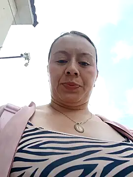 Snapshot of Hannah-colx chatting on July 8, 2026, 3:27 pm Hannah-colx online show from July 8, 2026, 3:27 pm