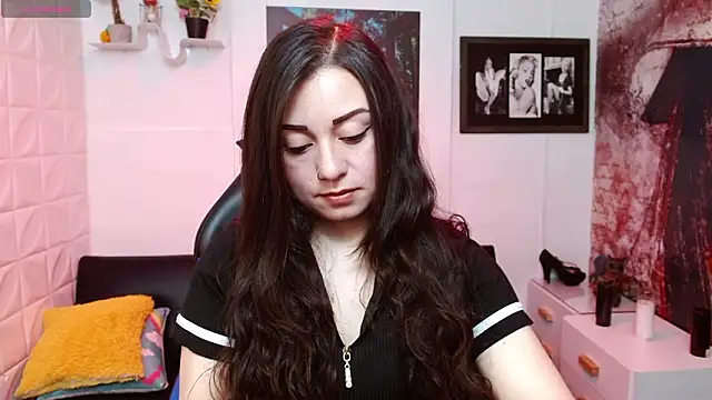 Snapshot of Eva_Roussell chatting on February 10, 2026, 2:32 pm Eva Roussell online show from February 10, 2026, 2:32 pm