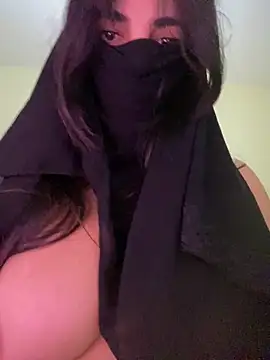 TKeenaRBrow8 online show from November 7, 2025, 12:10 am