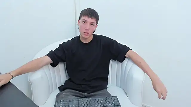 LittleDanny  online show from November 12, 2025, 3:56 pm