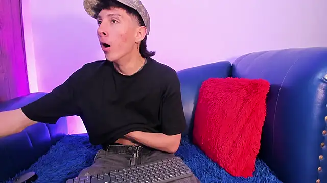 LittleDanny  online show from April 22, 2026, 2:40 pm