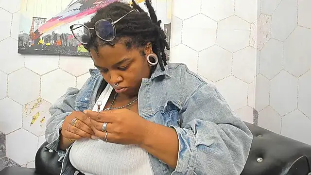 Anaa Fuentess online show from December 15, 2025, 11:47 am